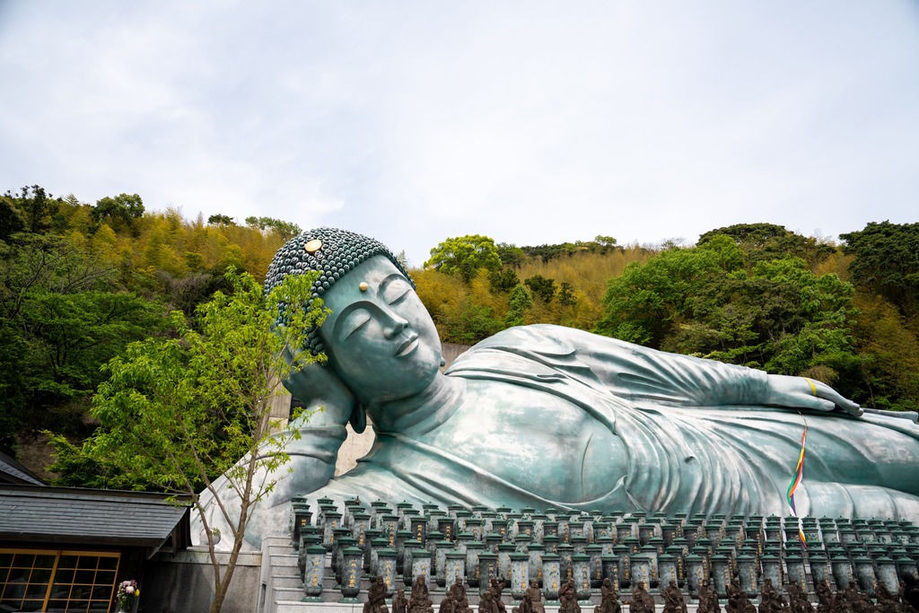 Encounter with the Reclining Buddha